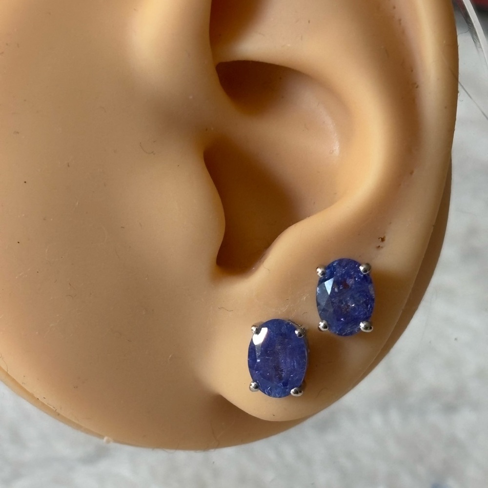 NEW 925 6x8mm Oval Natural Tanzanite Stud Sterling Silver Earrings